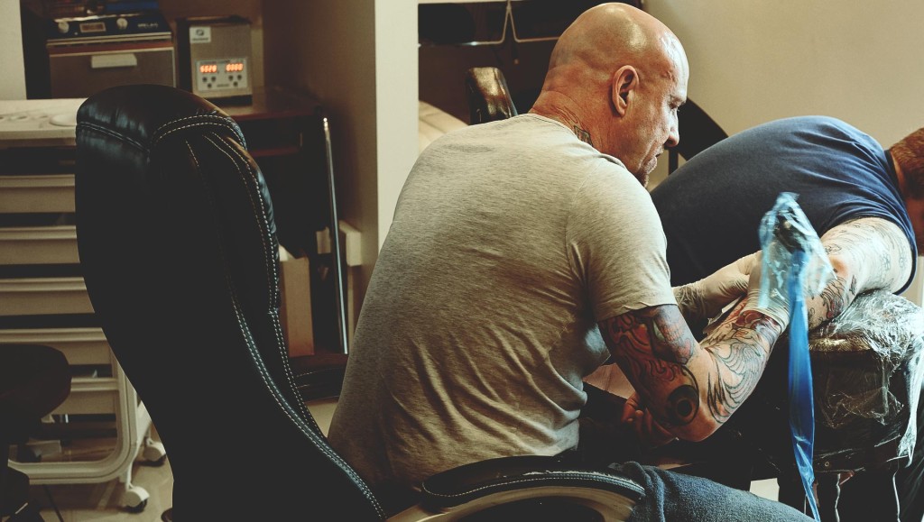 buddy-tattooing-at-living-art-studio